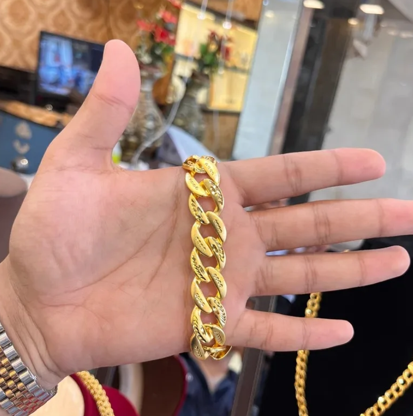 Gold Finish Cuban Link Bracelet | Stylish Men's Fashion Bracelet